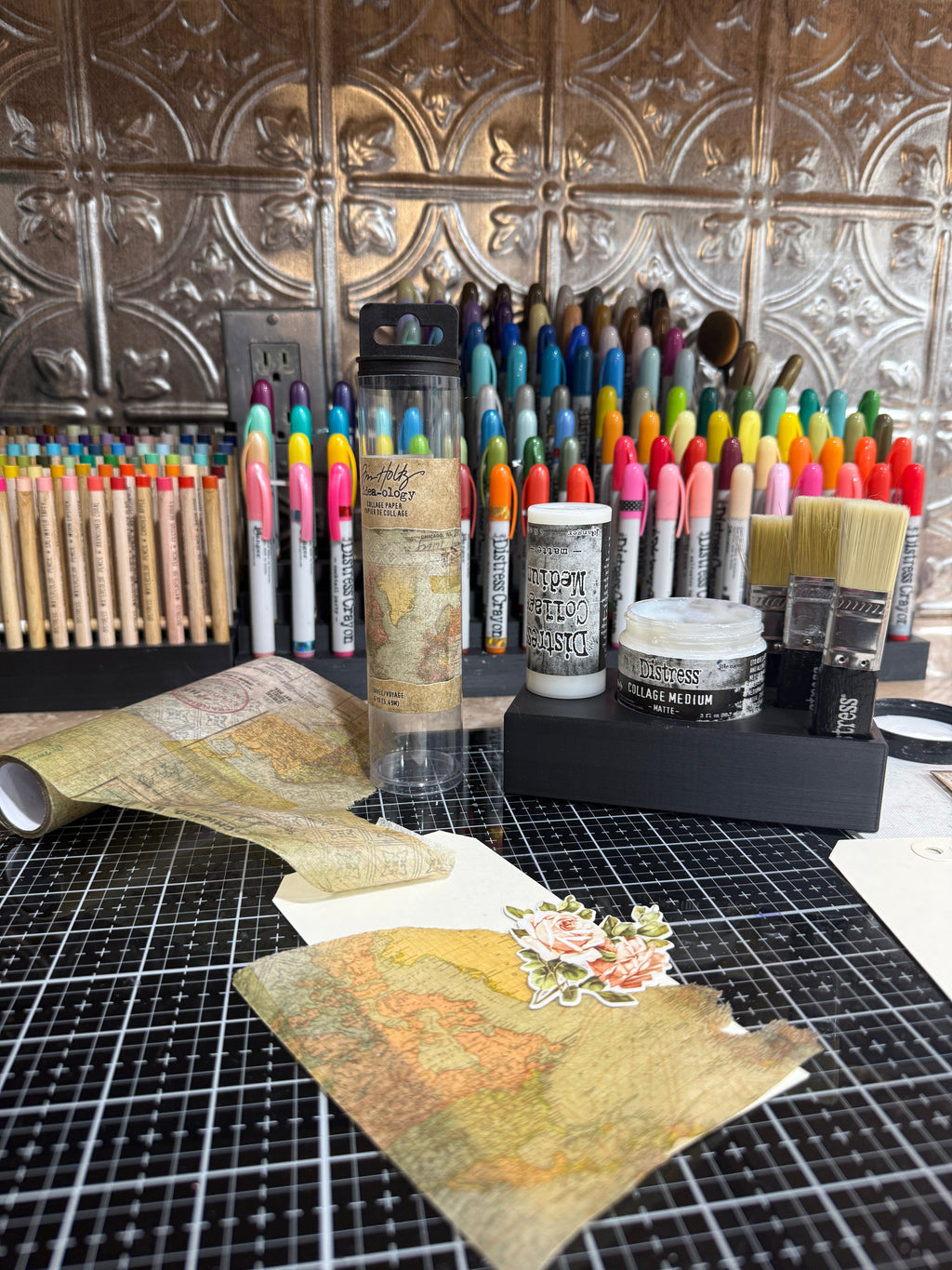 Mixed Media Adhesive Stand for Tim Holtz Distress Collage Medium, Glue and Brushes