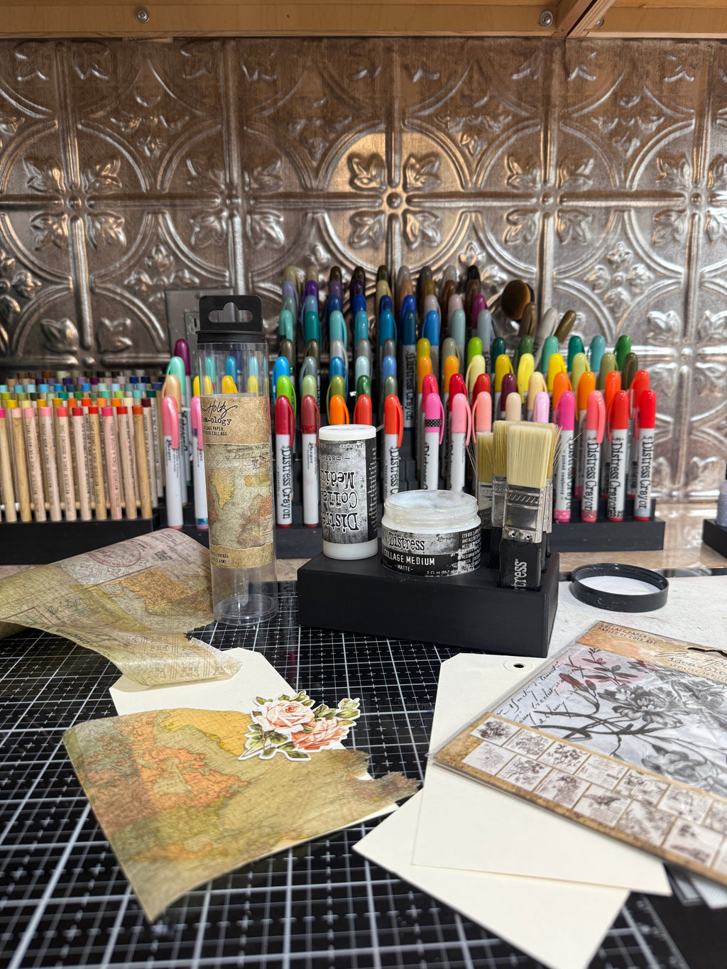 Mixed Media Adhesive Stand for Tim Holtz Distress Collage Medium, Glue and Brushes